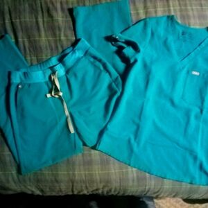 Figs Teal Scrub Set. Wide leg Limited Edition Small Pants and Catarina XS Top